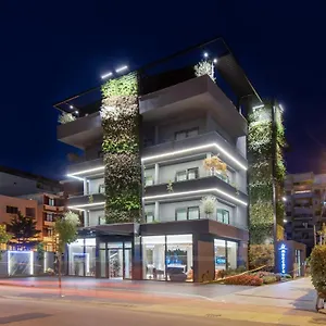 Moncafe Boutique & تيرانا