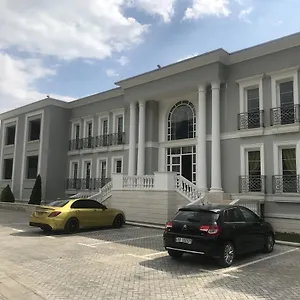 Resort Jurgen, Tirana